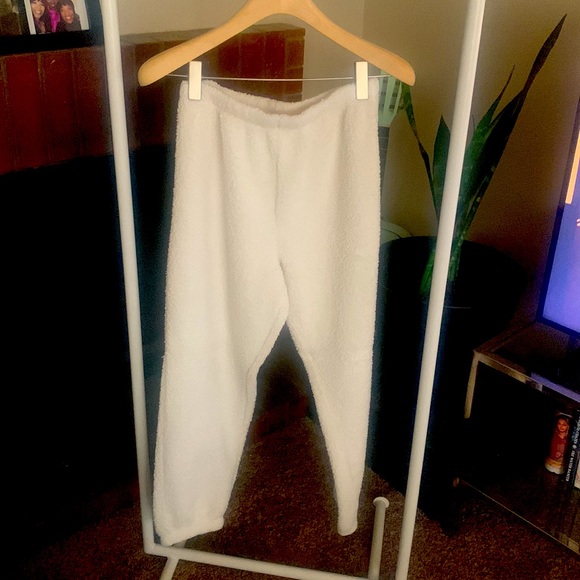 ☁️🤍Fluffy Comfy Set!☁️🤍 - Picture 3 of 4